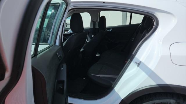 Ford Focus image 9
