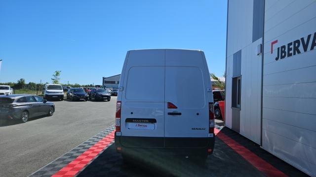 Renault Master image 2