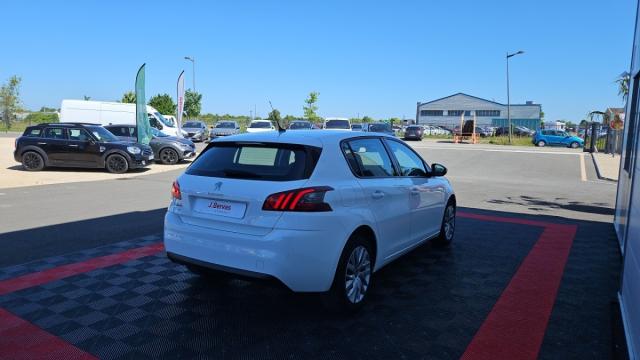 Peugeot 308 image 1