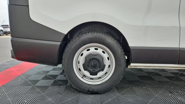 Renault Trafic image 2