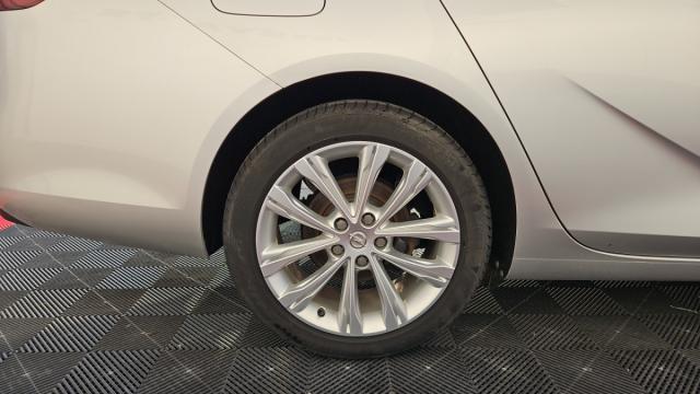 Opel Insignia Sports Tourer image 2