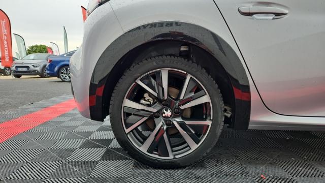 Peugeot 208 image 6
