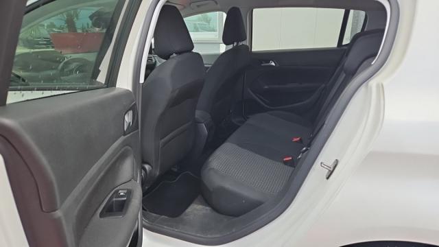 Peugeot 308 image 3