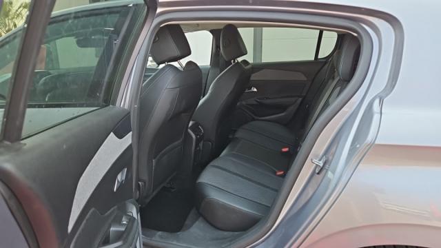 Peugeot 308 image 1