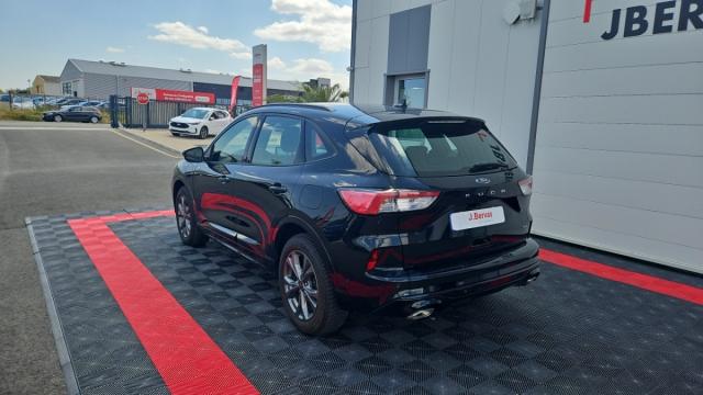 Ford Kuga image 9