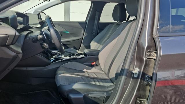 Peugeot 208 image 8
