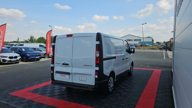 Renault Trafic image 2