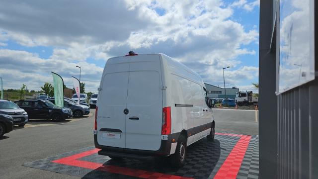 Mercedes Benz Sprinter image 2