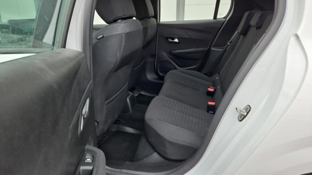 Peugeot 208 image 9