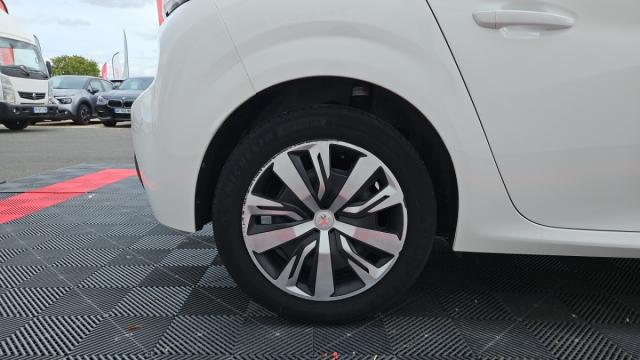 Peugeot 208 image 4