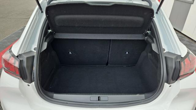 Peugeot 208 image 3
