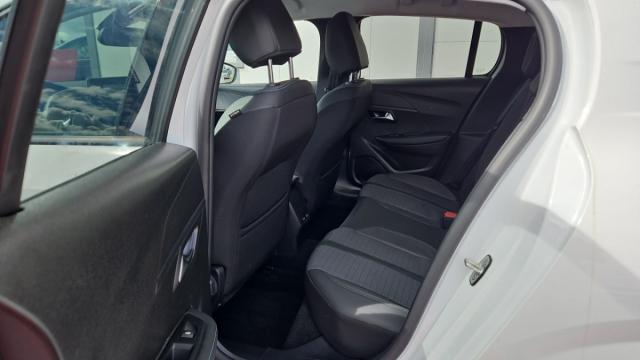 Peugeot 208 image 6