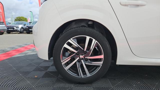 Peugeot 208 image 8