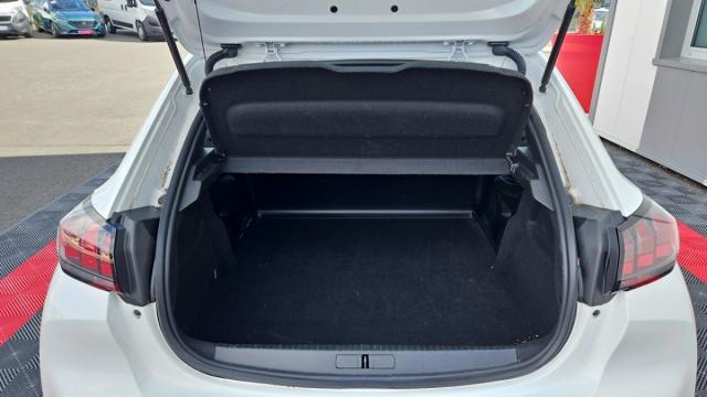 Peugeot 208 image 9