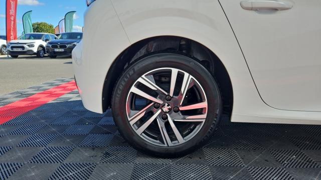 Peugeot 208 image 8