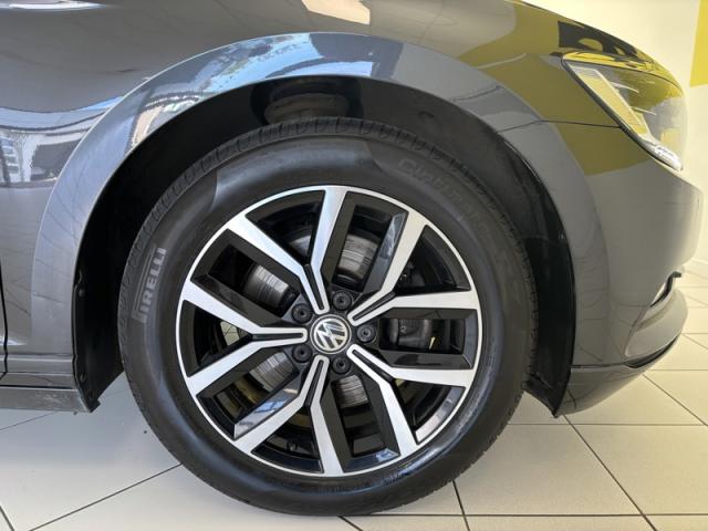 Volkswagen Passat image 9