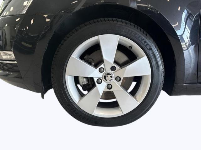 Skoda Octavia image 4