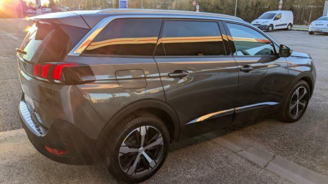 Peugeot 5008 image 3