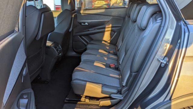 Peugeot 5008 image 6
