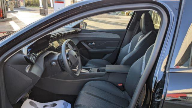 Peugeot 308 image 2