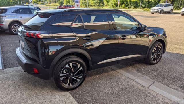 Peugeot 2008 image 2