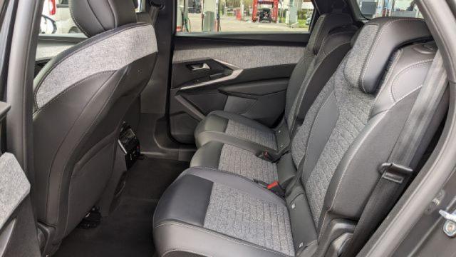 Peugeot 5008 image 2