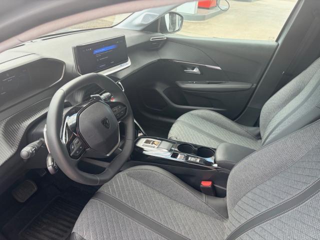 Peugeot 208 image 1