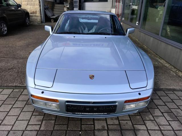 Porsche 944 image 3