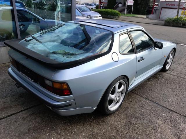 Porsche 944 image 2