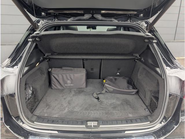 Mercedes Benz Eqa image 8