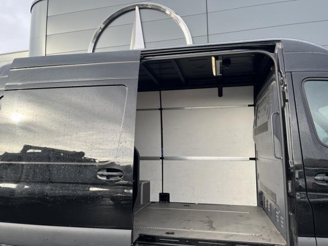 Mercedes Benz Sprinter image 9