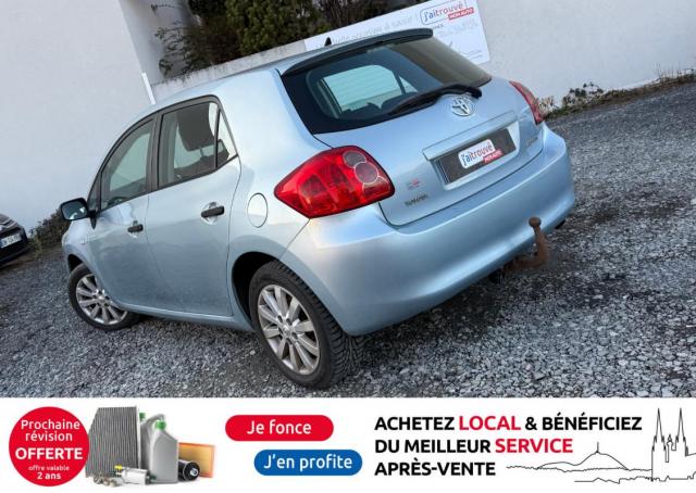 Toyota Auris image 2