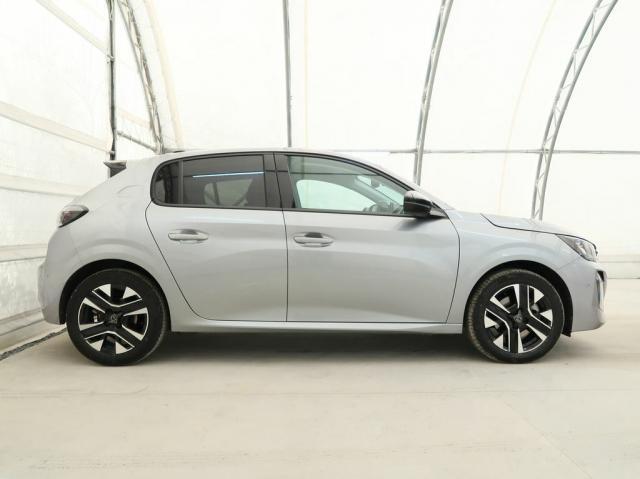 Peugeot 208 image 8