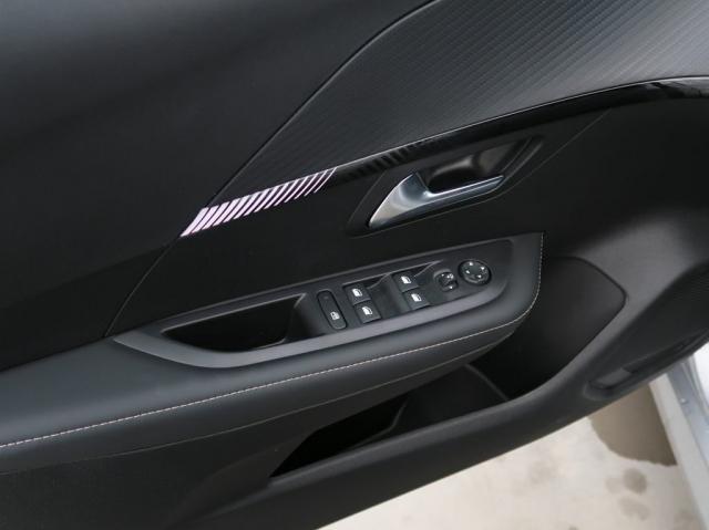 Peugeot 208 image 3