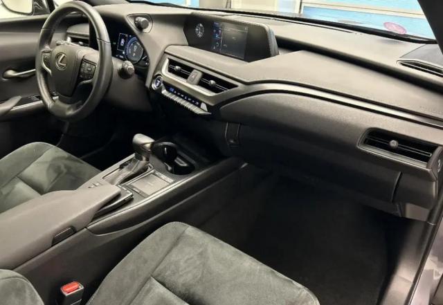Lexus Ux image 7