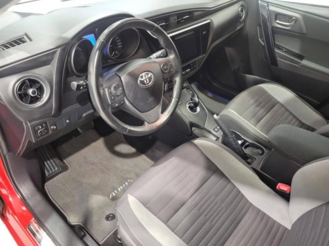 Toyota Auris image 2