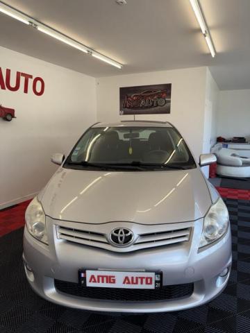Toyota Auris image 2