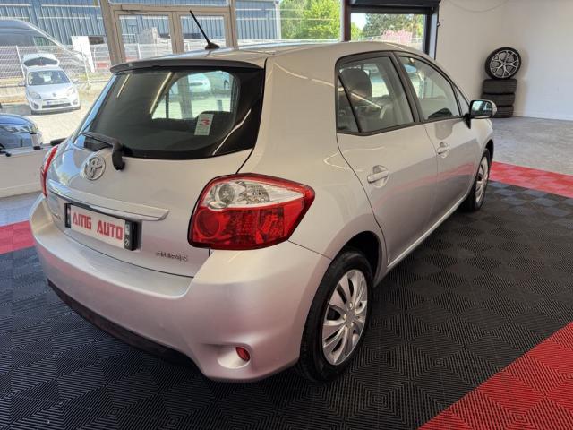 Toyota Auris image 3