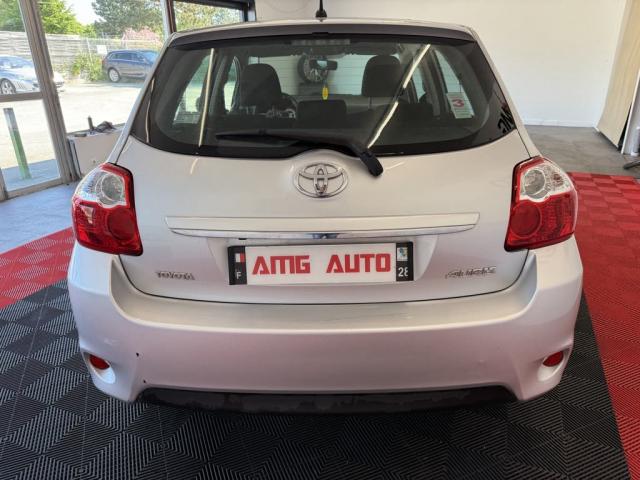 Toyota Auris image 9