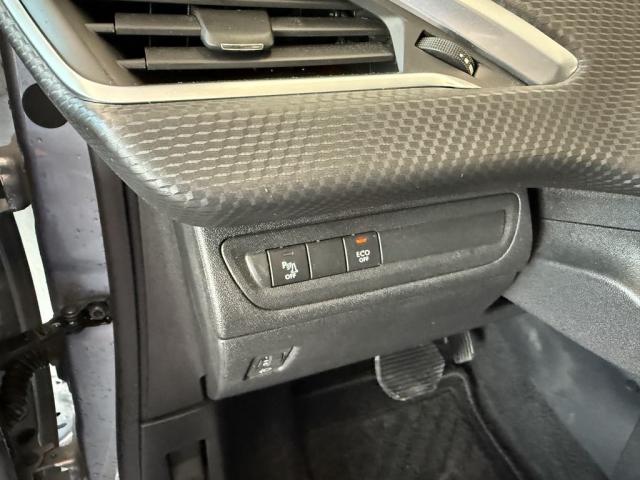 Peugeot 2008 image 7