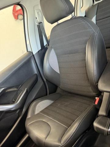 Peugeot 2008 image 3