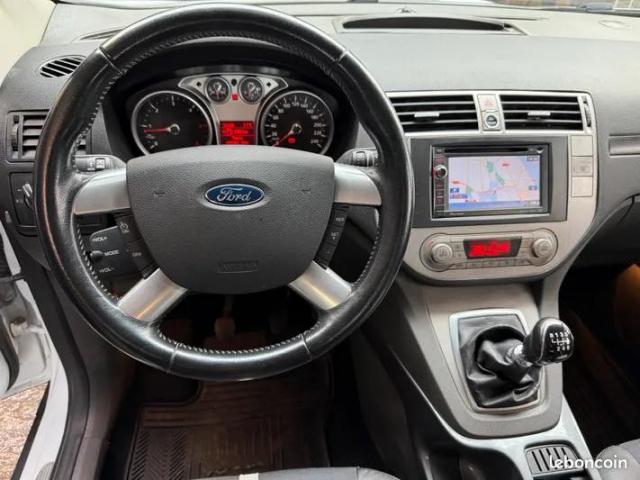 Ford Kuga image 8