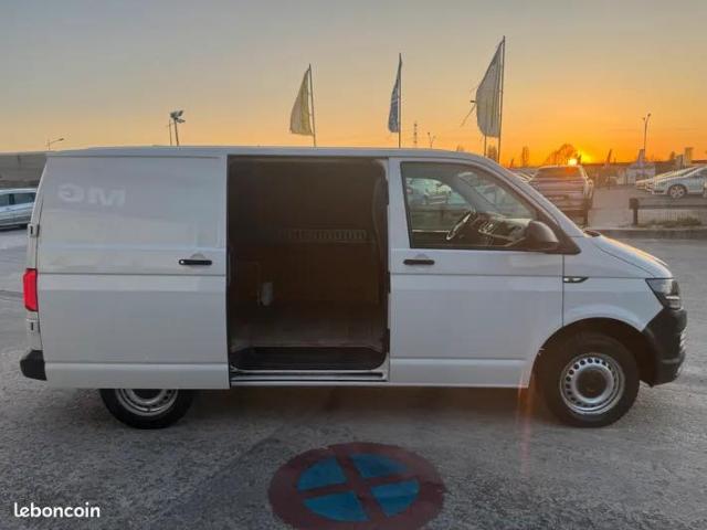 Volkswagen Transporter image 9