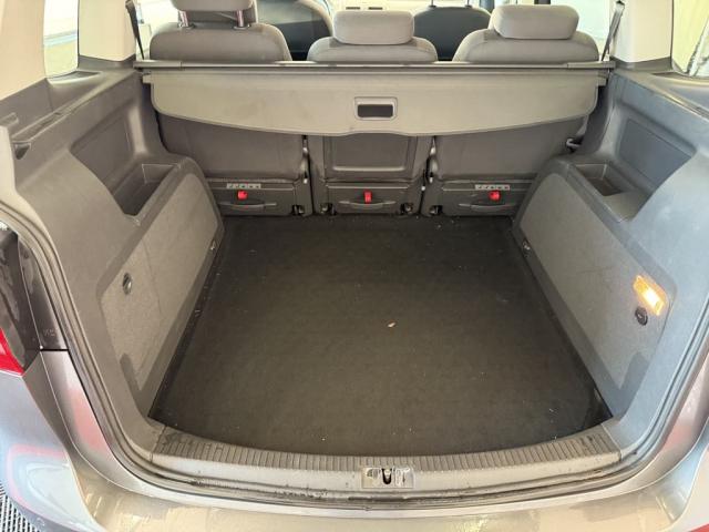 Volkswagen Touran image 2
