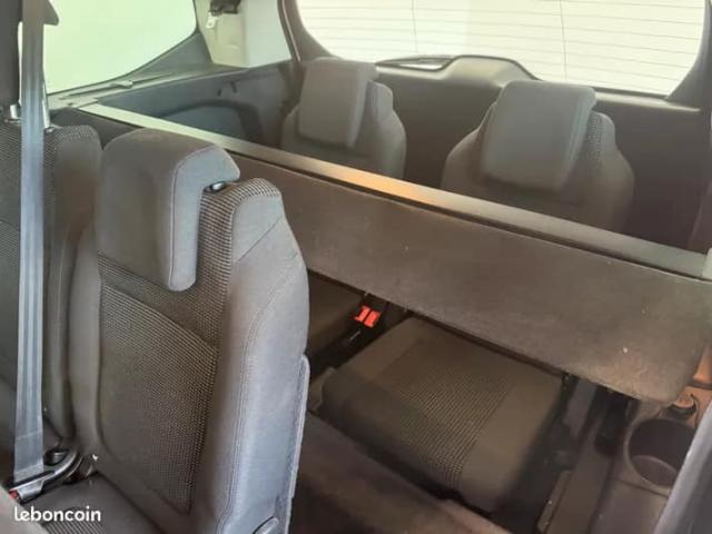 Peugeot 5008 image 1