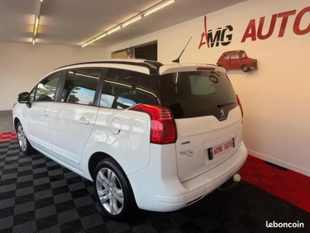Peugeot 5008 image 2