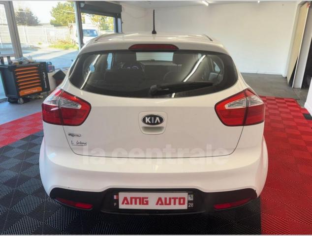 Kia Rio image 7