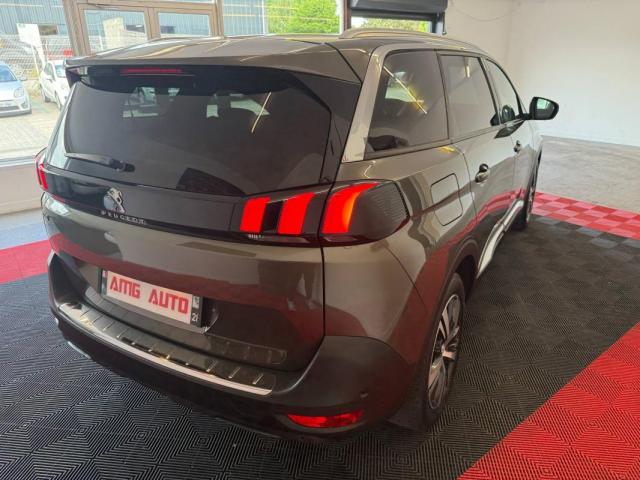 Peugeot 5008 image 1