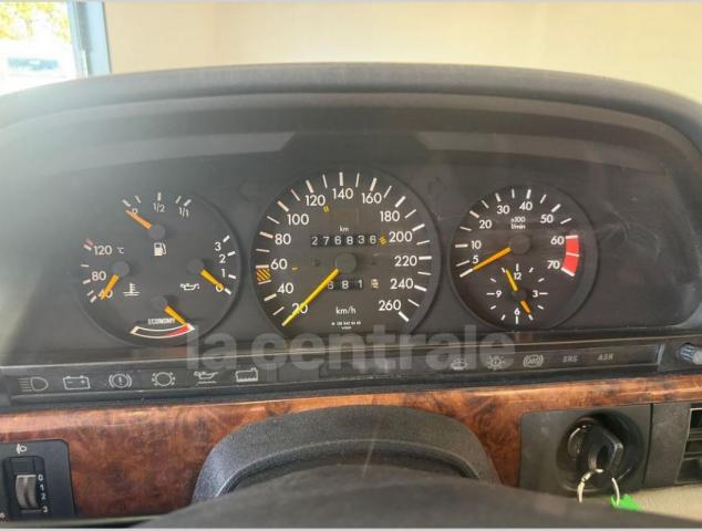 Mercedes Benz 560 image 2