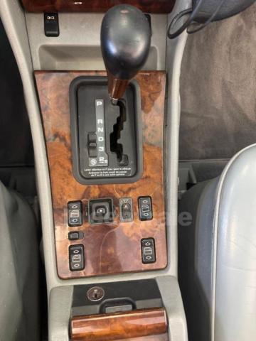 Mercedes Benz 560 image 7